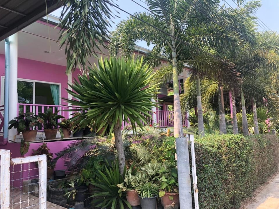 Bann Pa Su (บ้านป้าสุ) Bed and Breakfast in Chon Buri Changwat