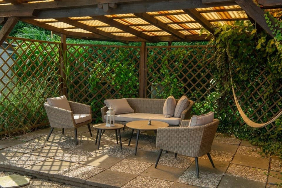 Garden, Seating area