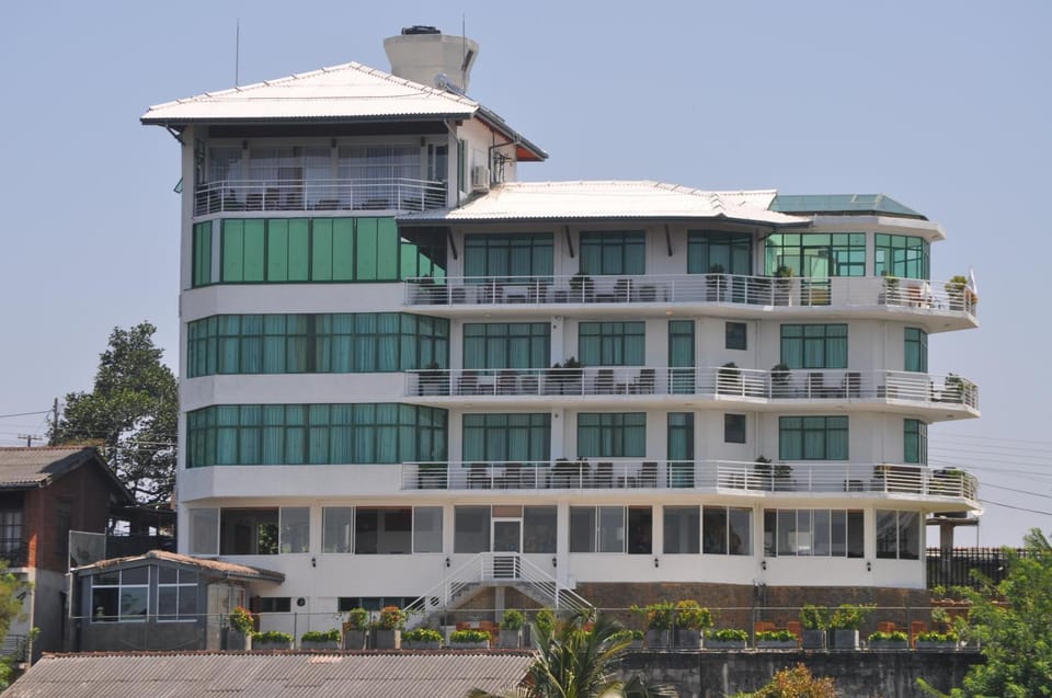 Facade/entrance, Area and facilities
