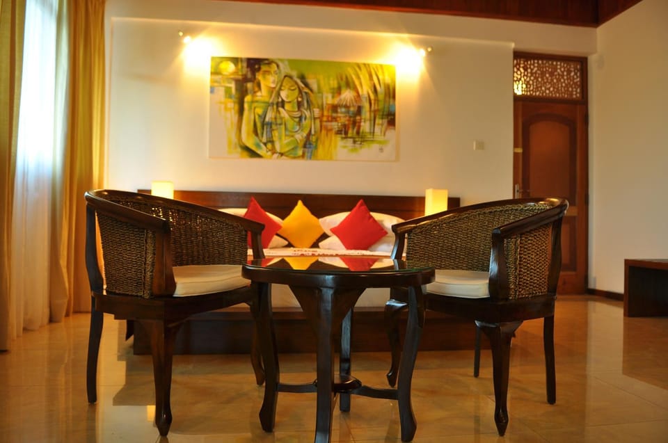 Photo of the whole room, Seating area