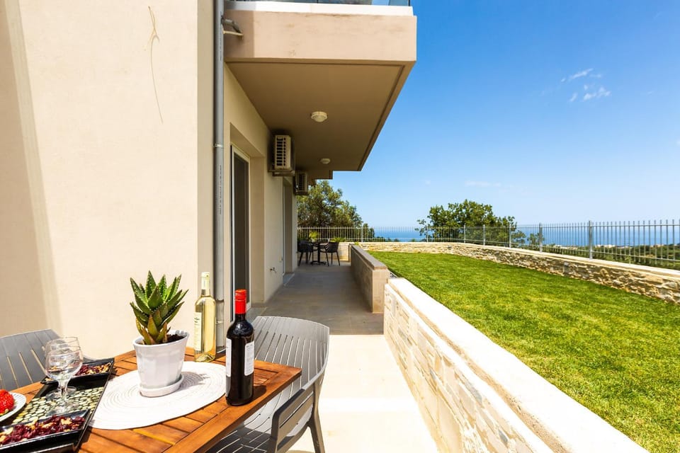Coffee/tea facilities, Balcony/Terrace, Swimming pool