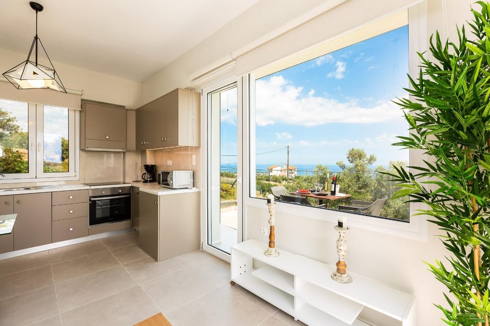 Kitchen or kitchenette, Sea view