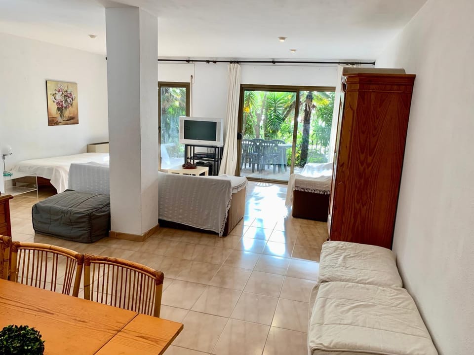 Garden, Balcony/Terrace, Living room, Dining area, Sea view