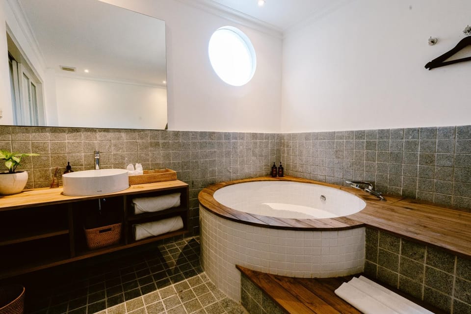 Bathroom, Bath