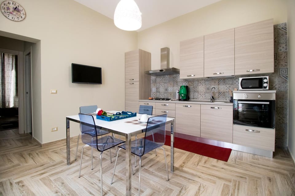 Spring, Winter, Summer, BBQ facilities, TV and multimedia, Coffee/tea facilities, Kitchen or kitchenette, Seating area, Autumn, On site