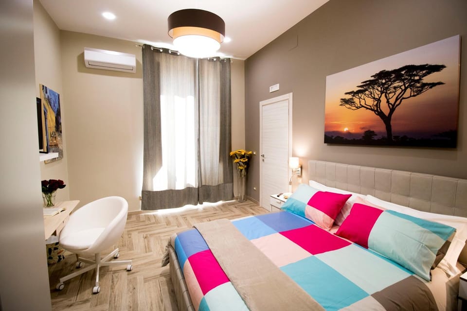 Spring, Bed, Day, Winter, Summer, TV and multimedia, Living room, Seating area, Bedroom, Autumn, On site, City view, Family