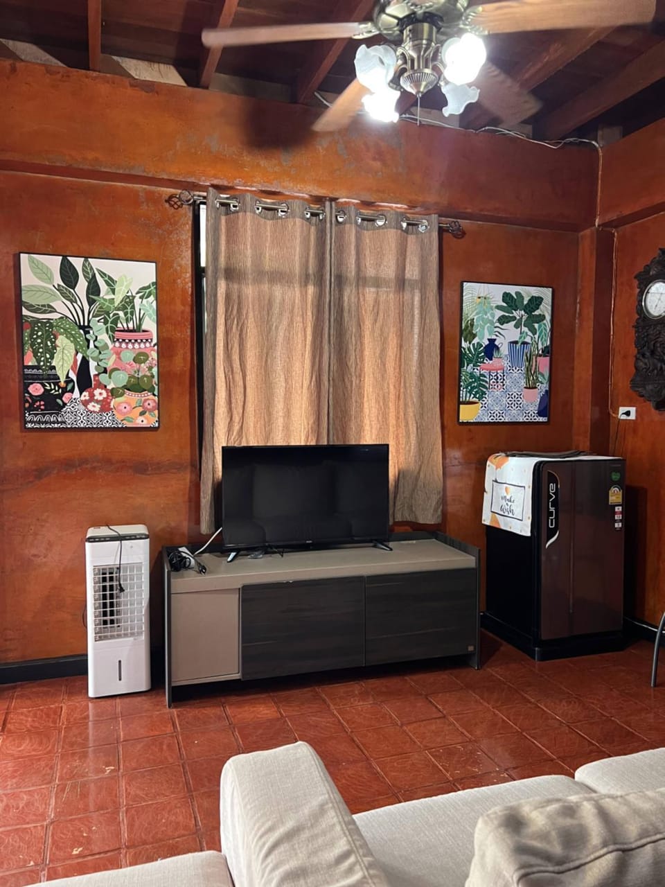 Communal lounge/ TV room