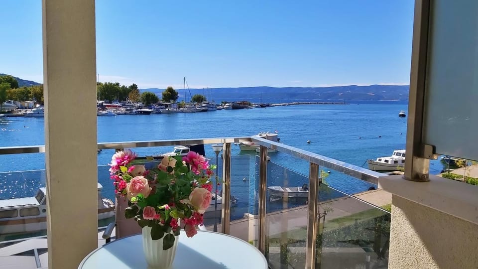 Property building, Balcony/Terrace, River view, Sea view
