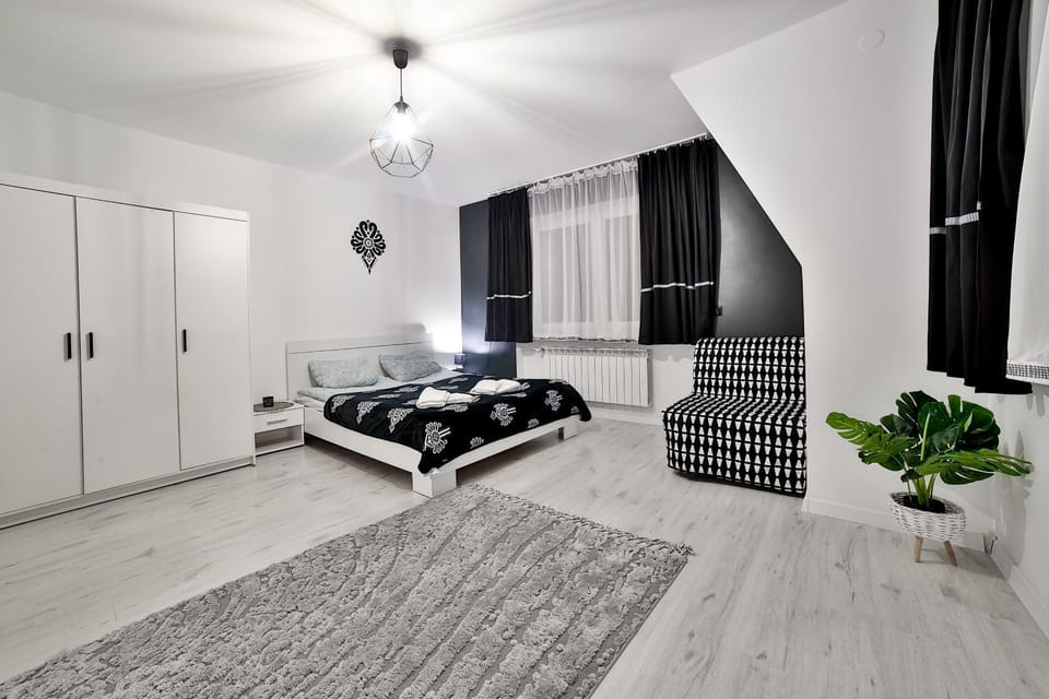 Bed, Living room, Photo of the whole room, Seating area, Bedroom, wardrobe