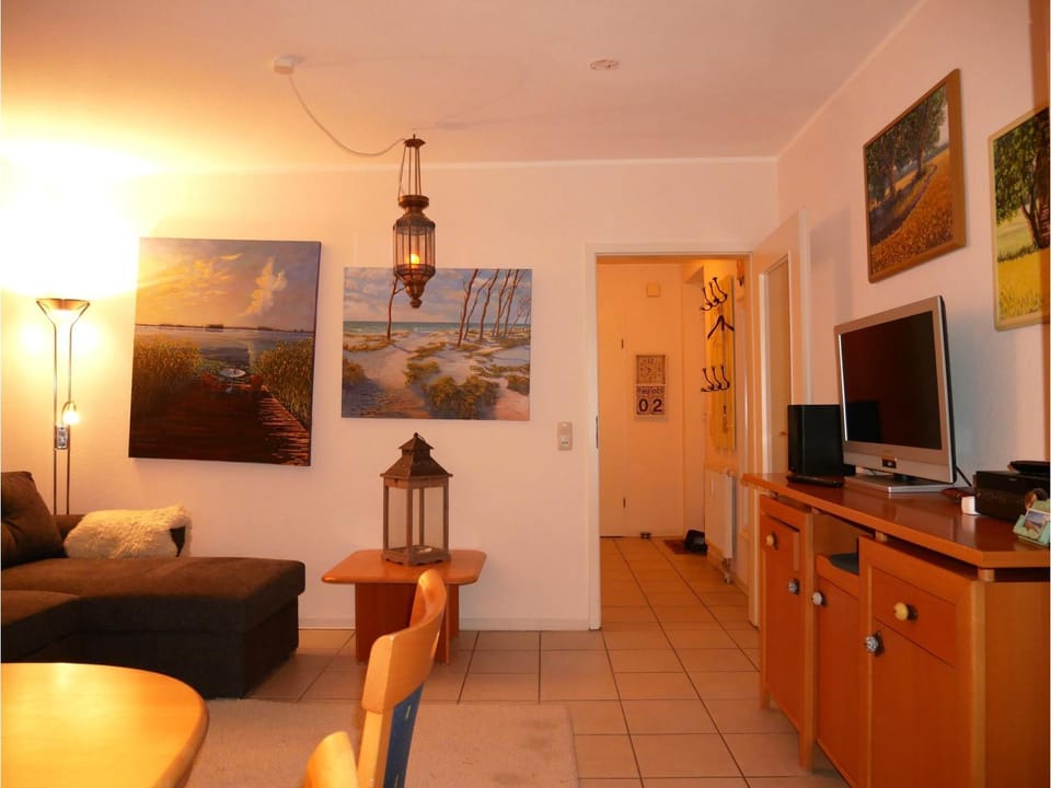 TV and multimedia, Kitchen or kitchenette, Living room, Seating area