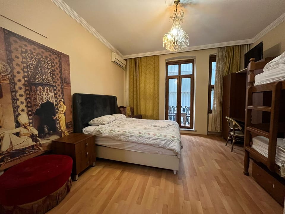 Bed, TV and multimedia, Photo of the whole room, Bedroom, wardrobe