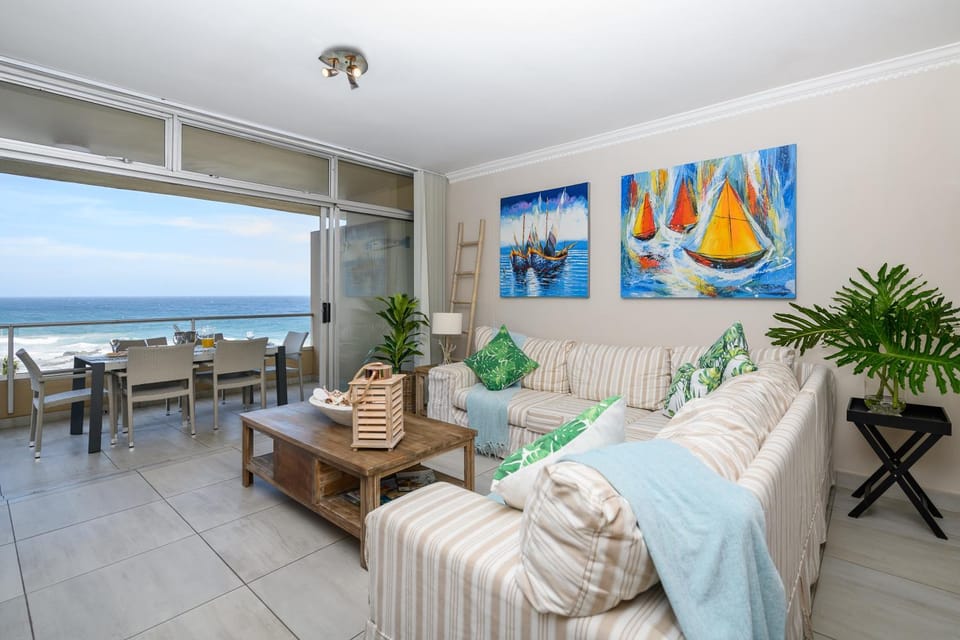 Balcony/Terrace, Living room, Seating area, Dining area, Sea view, Family