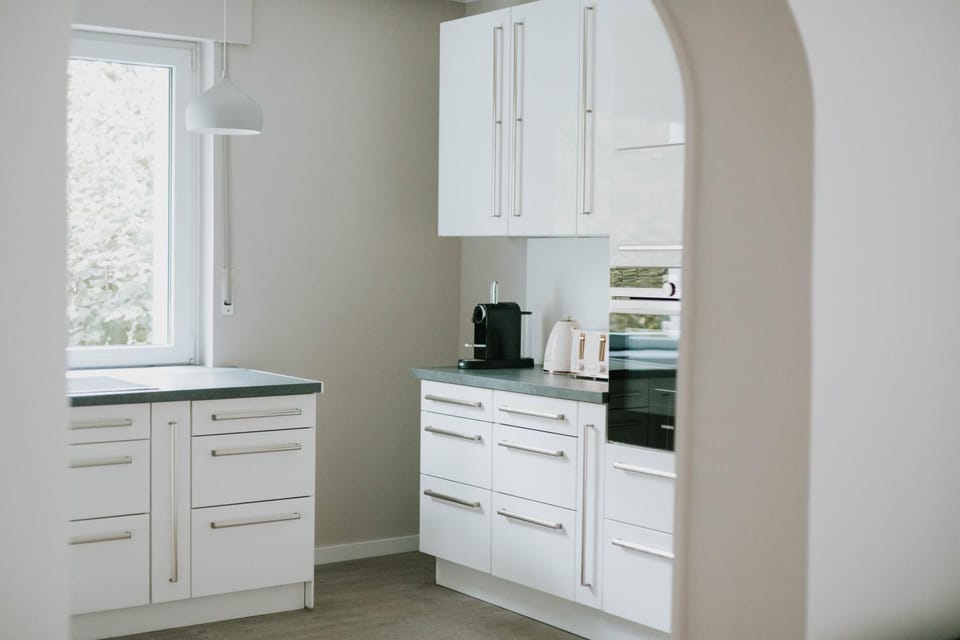 Coffee/tea facilities, oven, stove, toaster