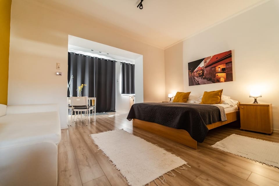 Bed, Living room, Photo of the whole room, Seating area, Bedroom