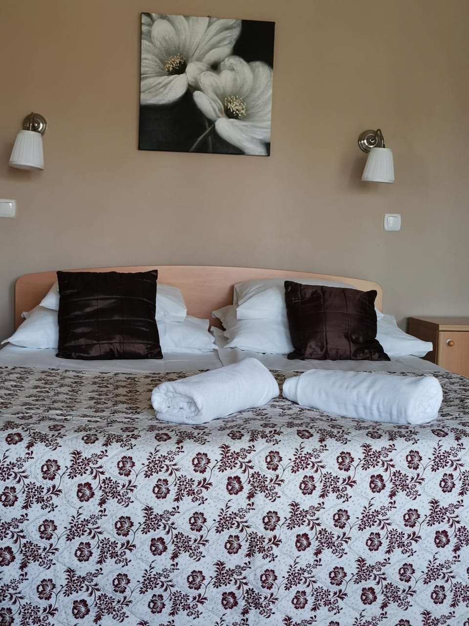 Bed, Bedroom, towels