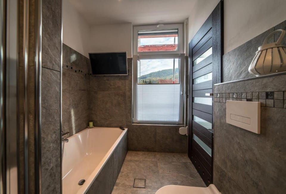 Bathroom, Photo of the whole room, Decorative detail