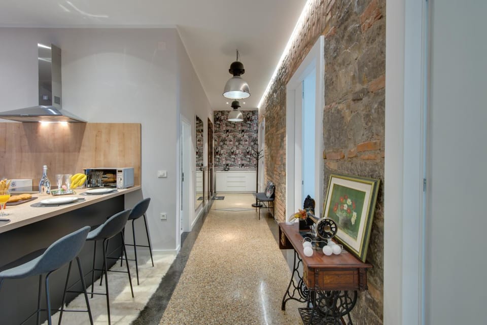 Dining area, Area and facilities