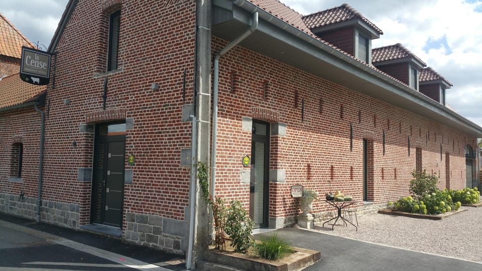 APPART HOTEL LA CENSE PIERROT DES PRINCES Apartment in Hauts-de-France