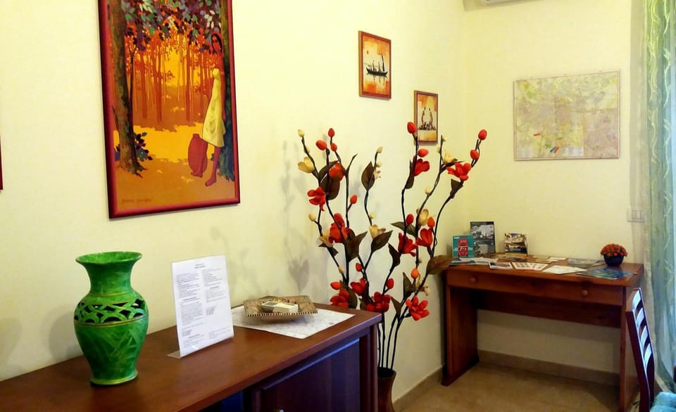 Communal lounge/ TV room, Living room, Seating area, Dining area
