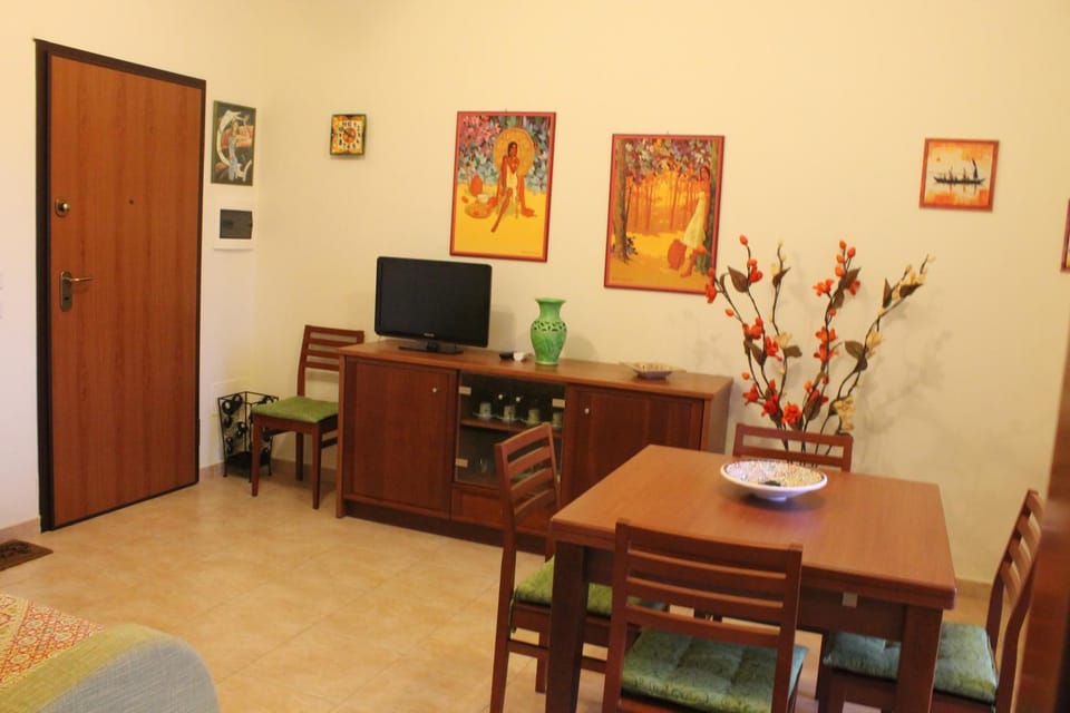 TV and multimedia, Living room, Seating area, Dining area