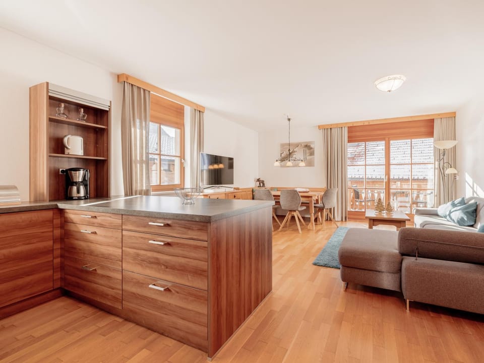 Kitchen or kitchenette, Living room, Seating area, Dining area