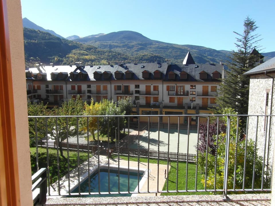 View (from property/room), Balcony/Terrace, Garden view, Mountain view, Pool view, Swimming pool