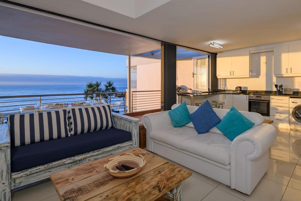 View (from property/room), Kitchen or kitchenette, Living room, Sea view