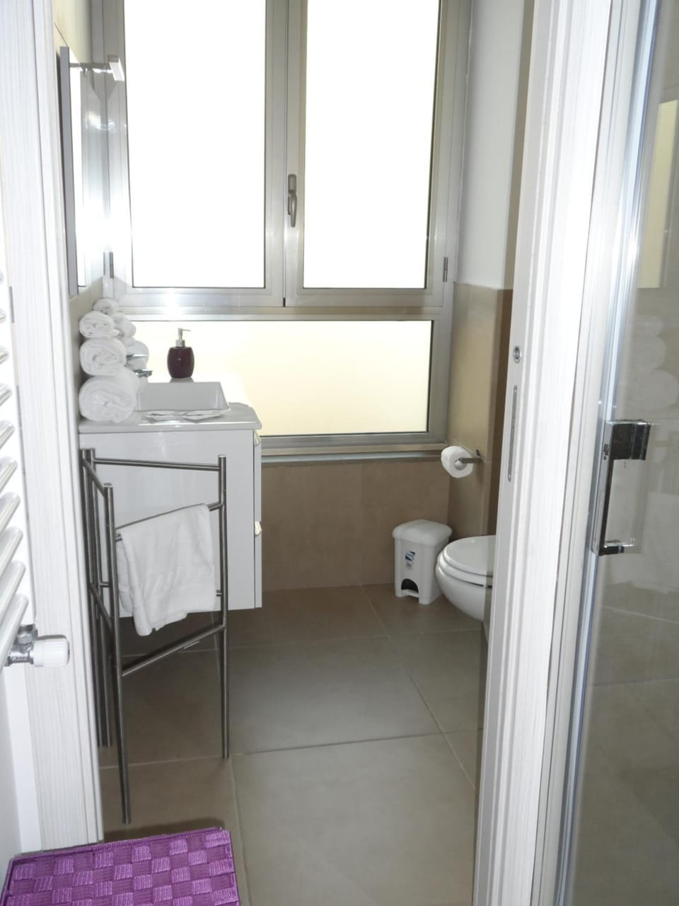 Shower, Toilet, Bathroom, towels