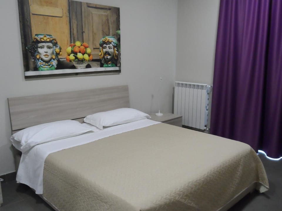 Bed, Photo of the whole room, Bedroom, internet