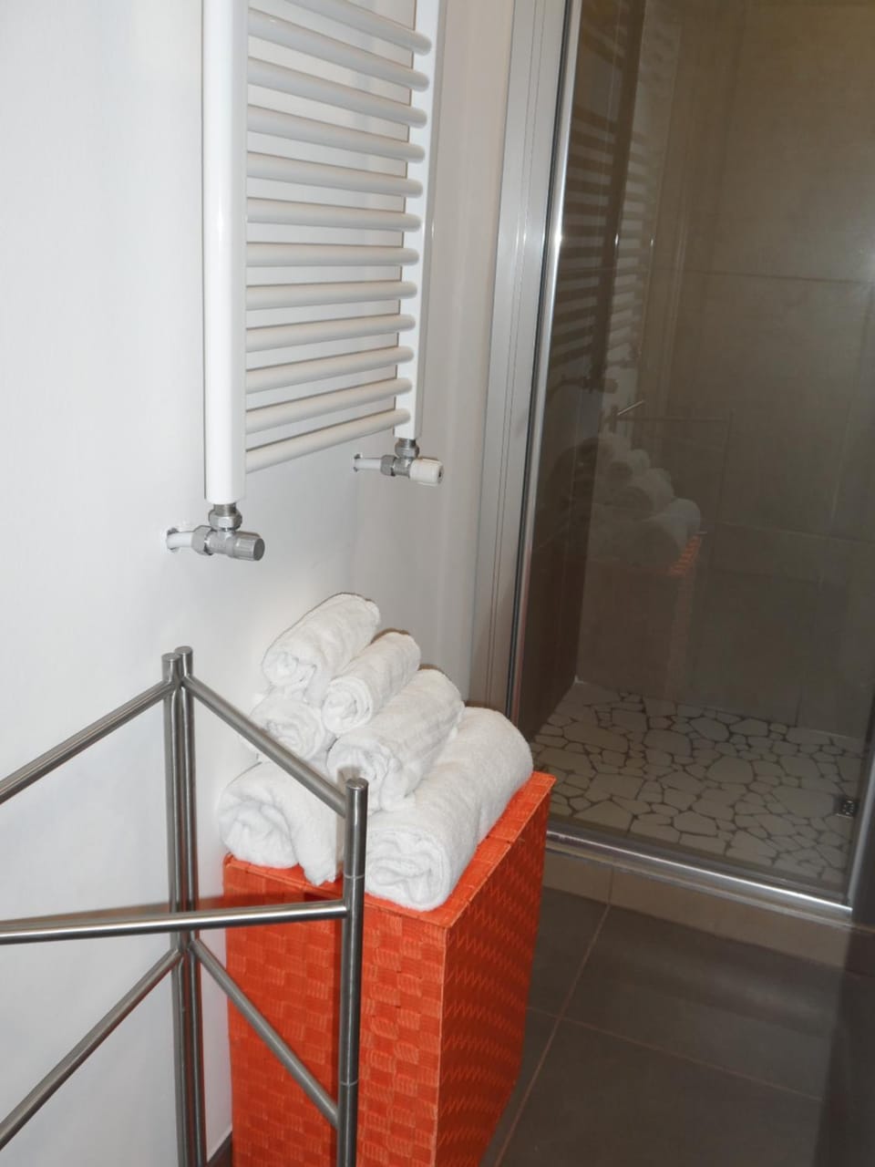 Shower, Bathroom, towels