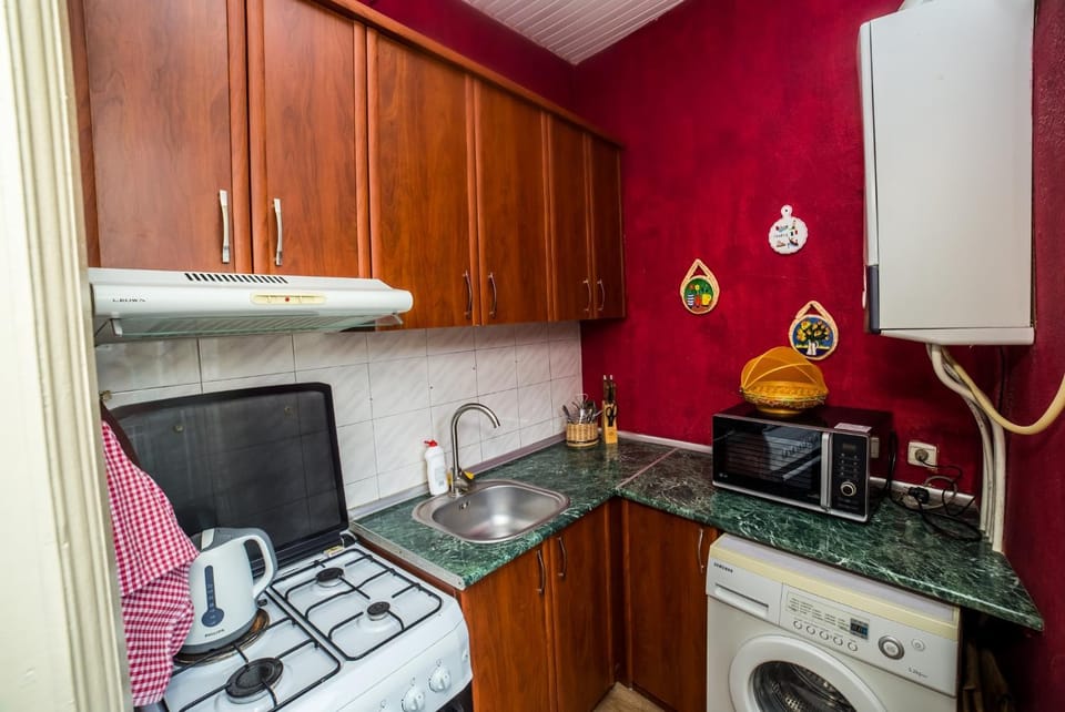 Kitchen or kitchenette, Communal kitchen