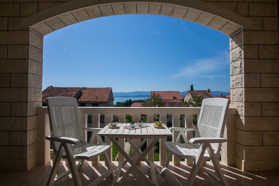 View (from property/room), Balcony/Terrace, Seating area, Sea view