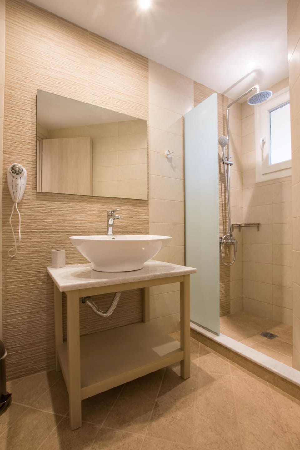 Shower, Toilet, Hot Tub, Bathroom