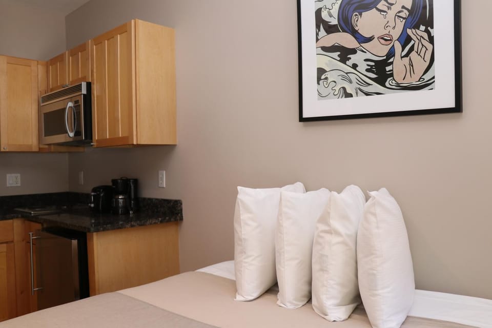 Bed, Kitchen or kitchenette, Bedroom