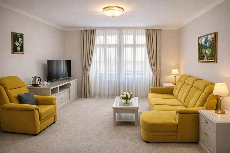 Communal lounge/ TV room, TV and multimedia, Living room