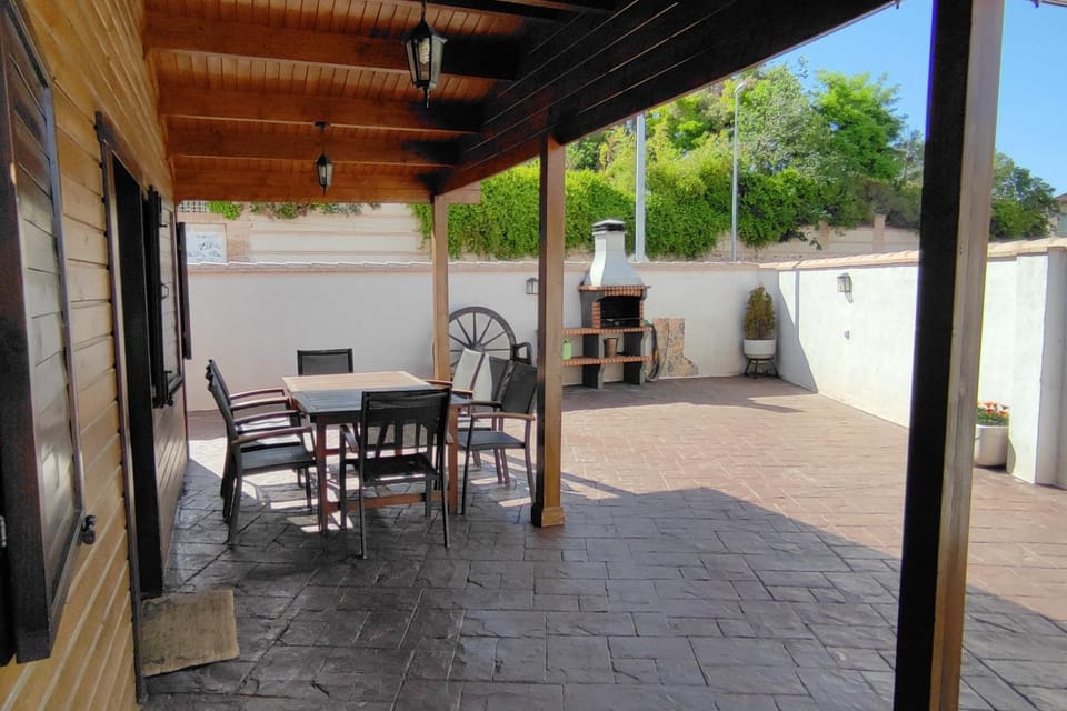 Patio, BBQ facilities
