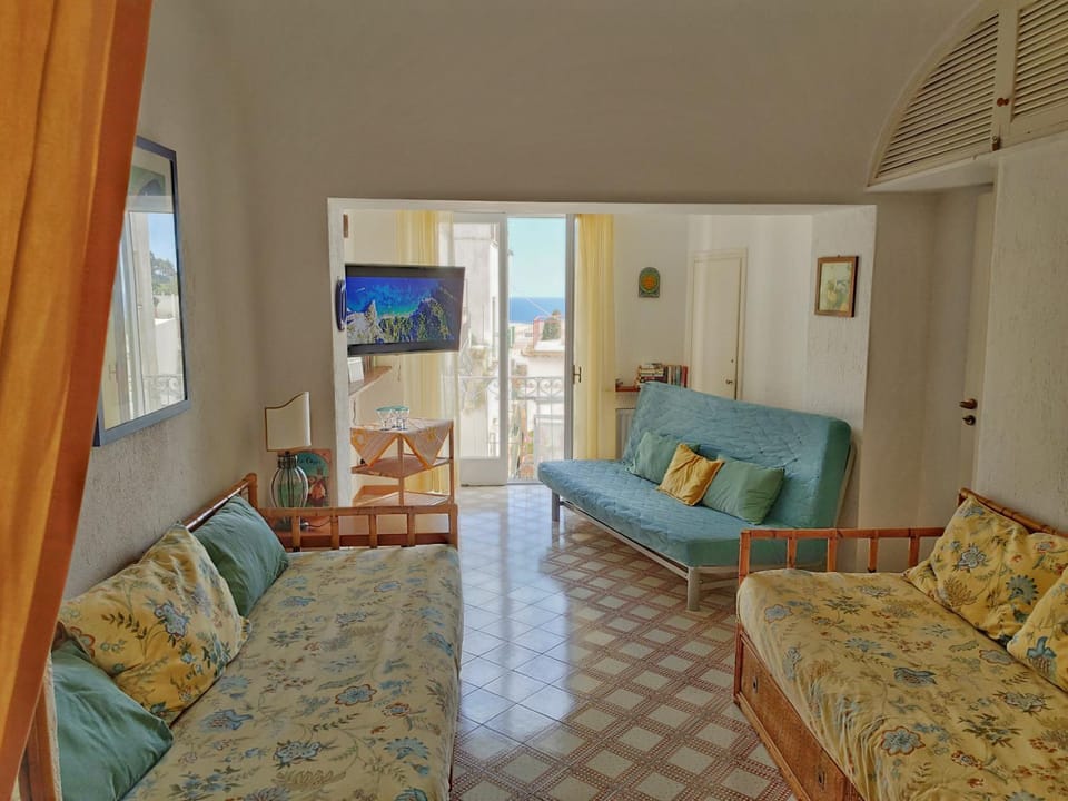 Bed, Living room, Photo of the whole room