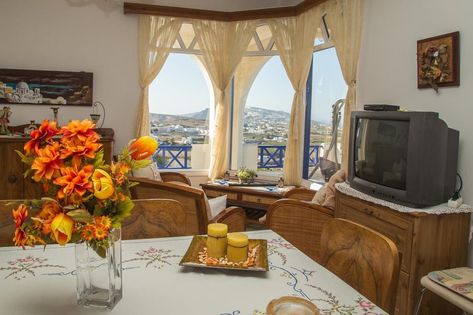Living room, City view, Sea view