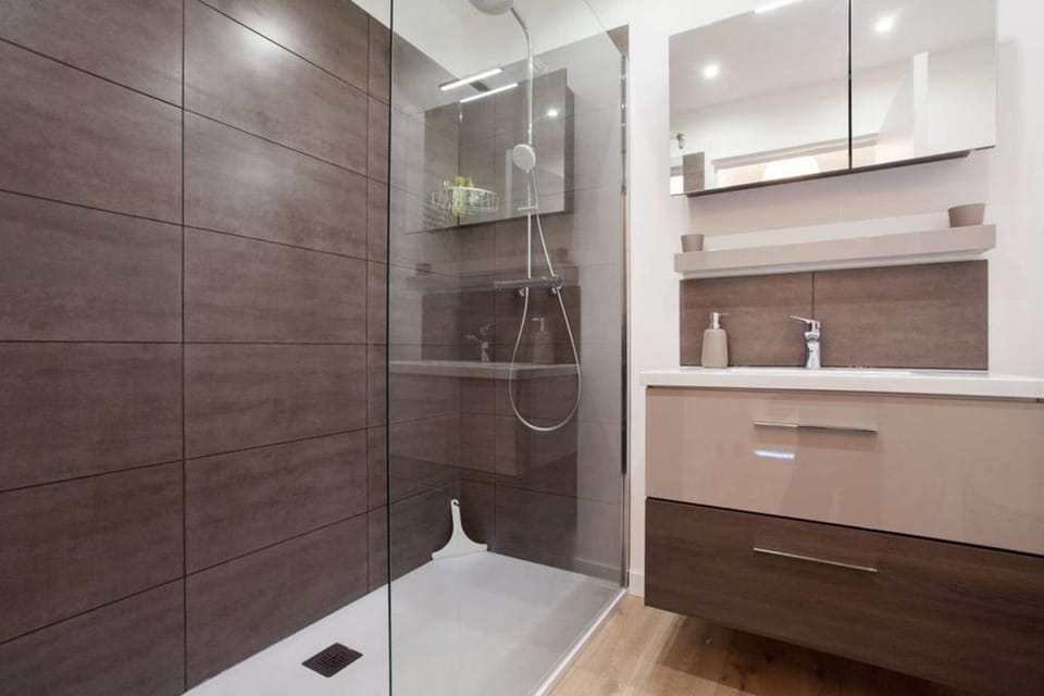 Shower, Bathroom