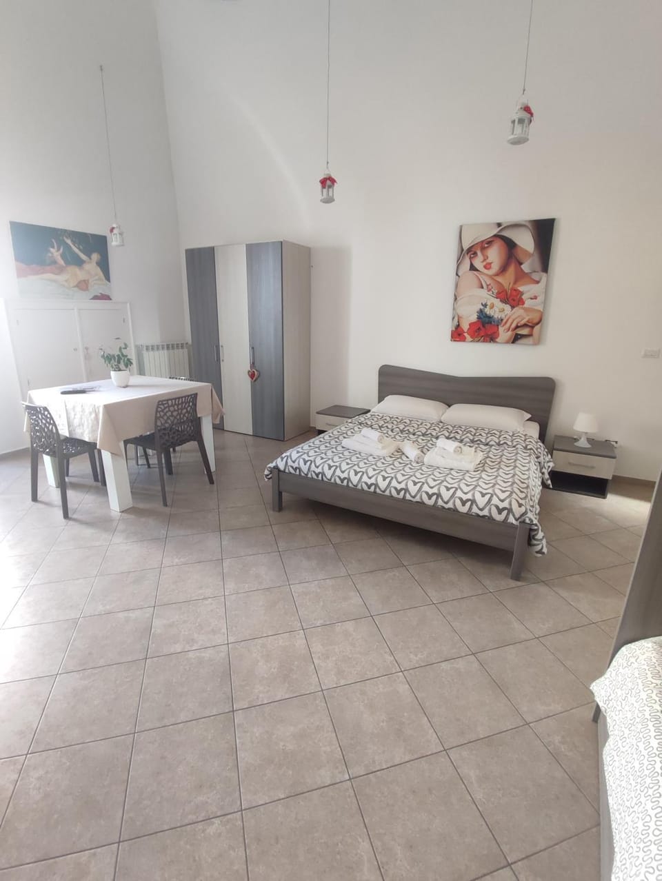 Photo of the whole room, Dining area, Bedroom