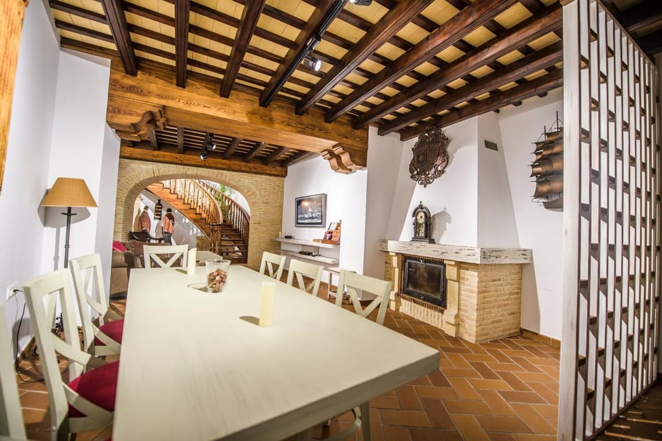 Lounge or bar, Dining area