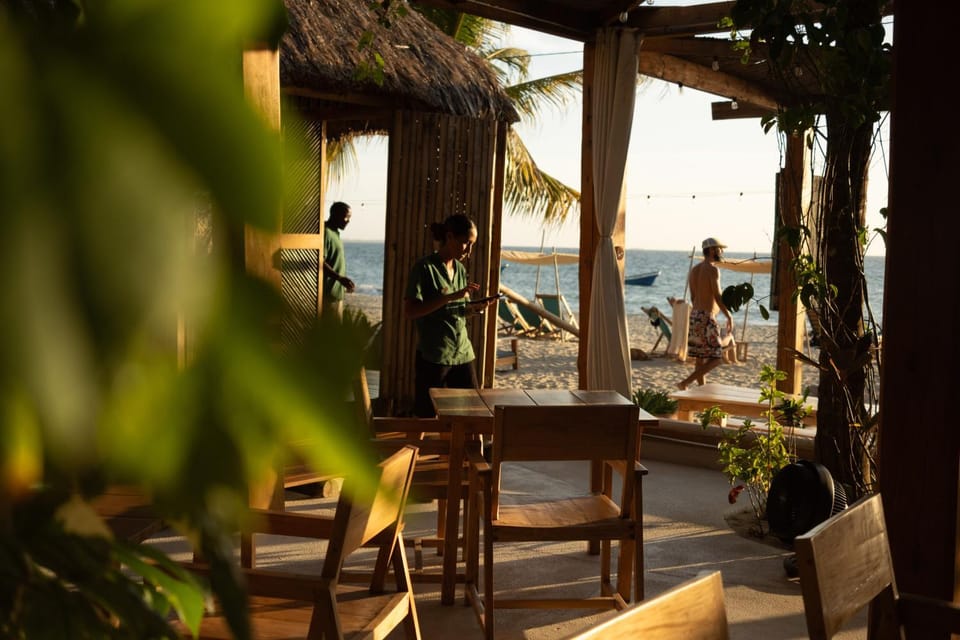 Restaurant/places to eat, Seating area, Beach