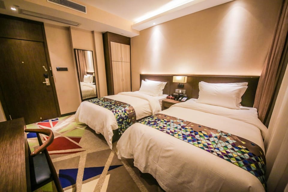 Chao An Hotel Guangzhou Pazhou Exhibition Center Canton Tower Chigang Subway Station Hotel in Guangzhou