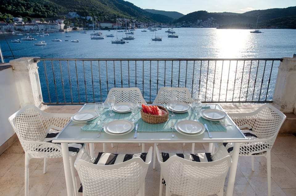 Villa Riva, Vis Villa in Vis