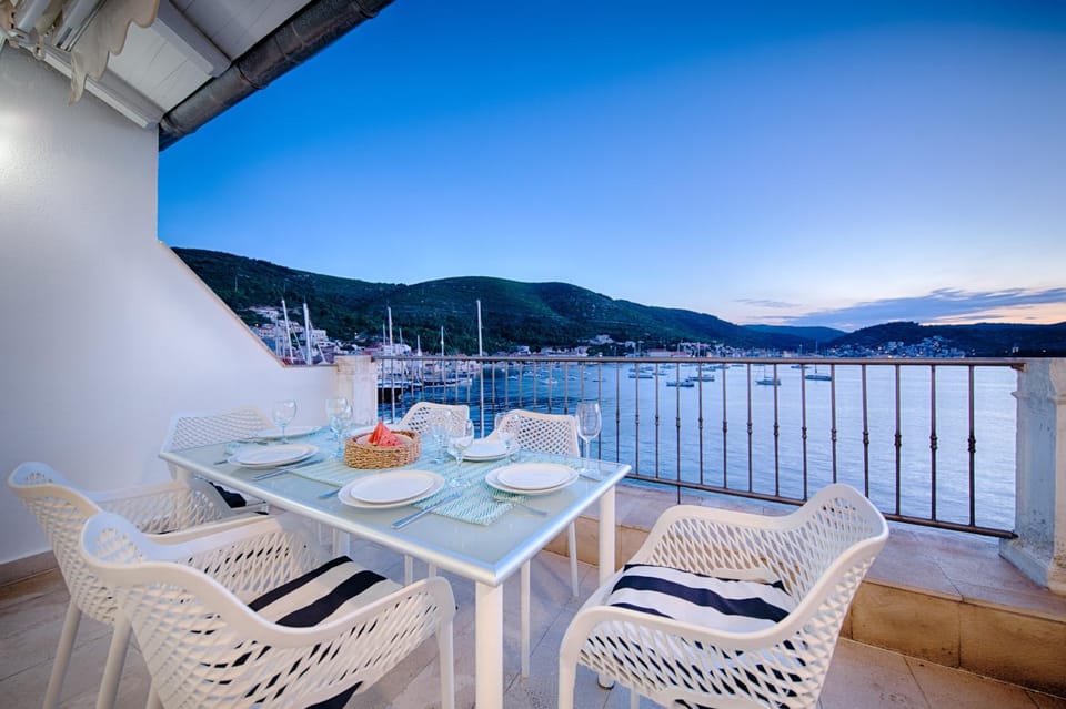 Villa Riva, Vis Villa in Vis