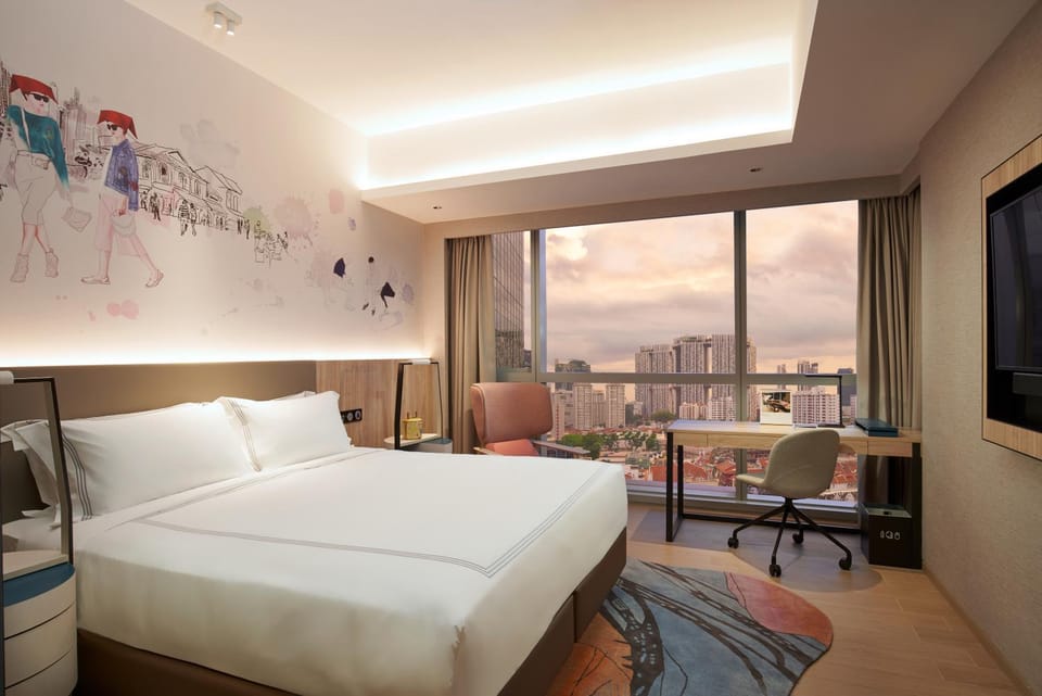 Photo of the whole room, City view