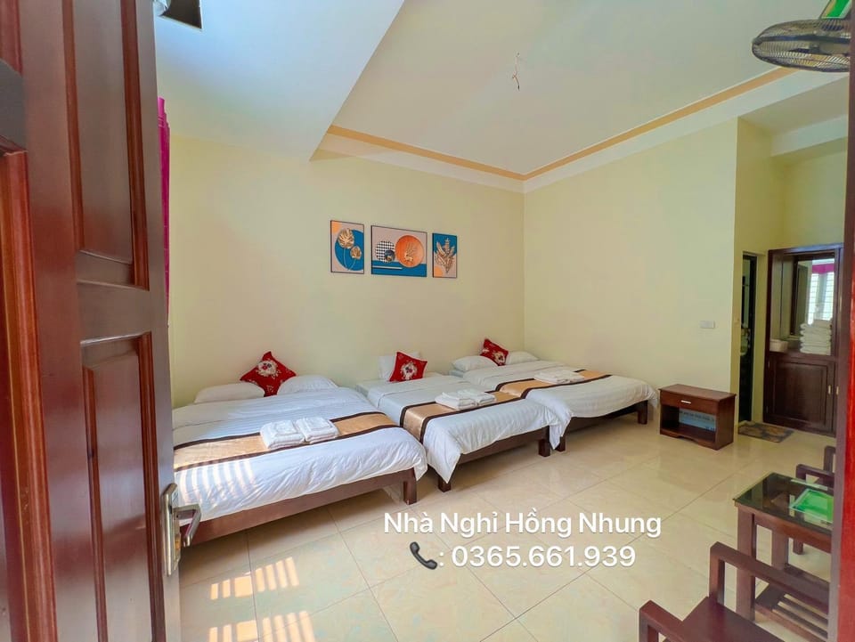 Bed, Photo of the whole room, Bedroom, Text overlay