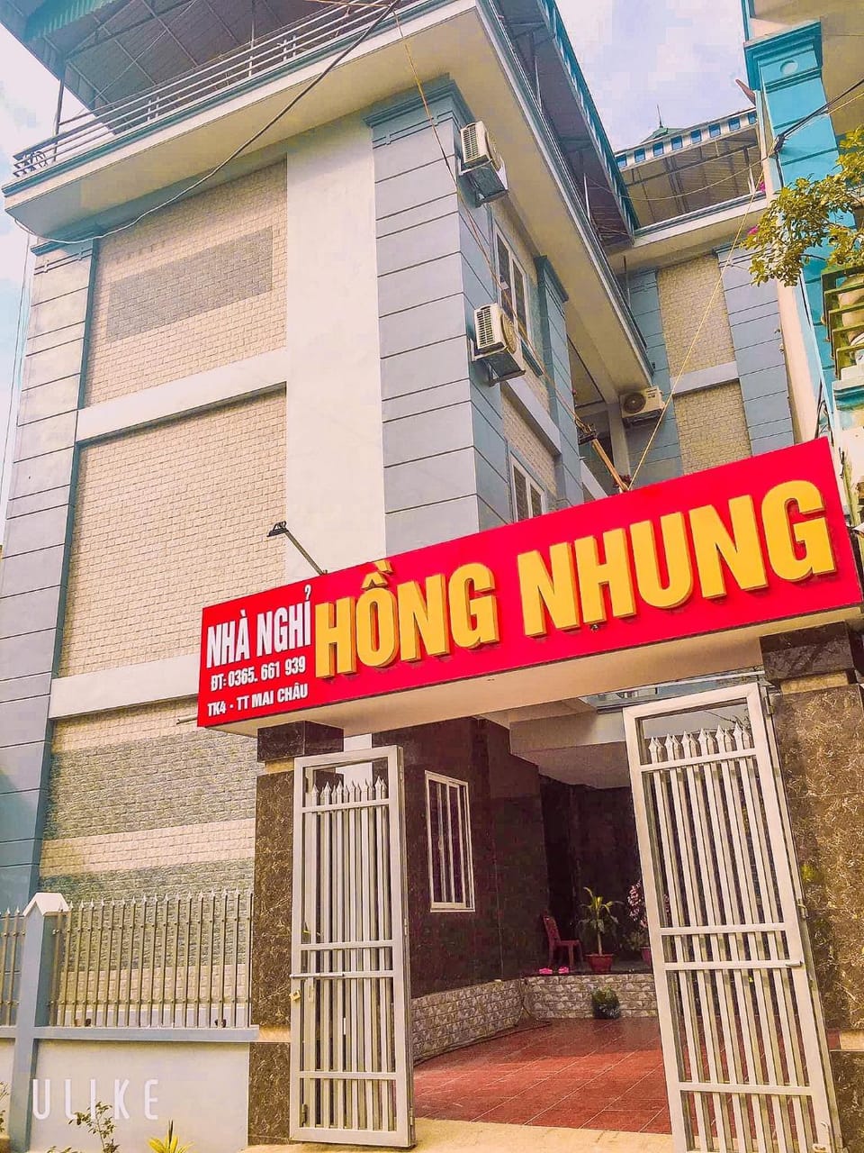 Property building, Facade/entrance, Day, Property logo or sign, Logo/Certificate/Sign, Text overlay, Street view, Certificate/Award