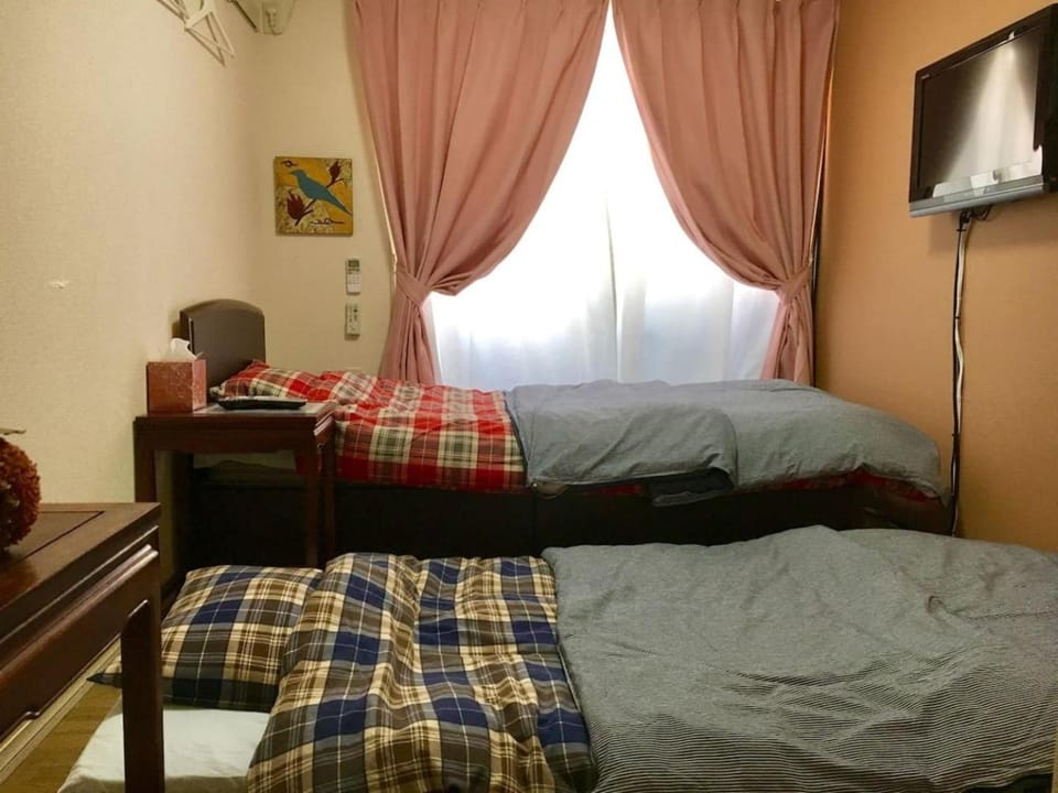 Bed, TV and multimedia, Photo of the whole room