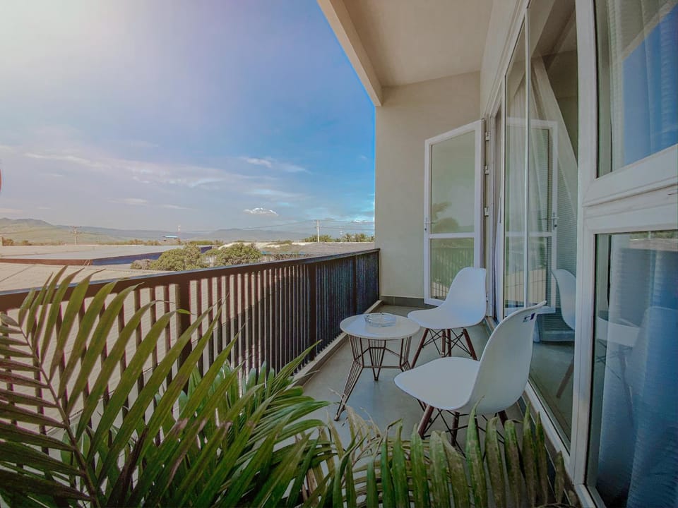 Patio, Balcony/Terrace, Mountain view